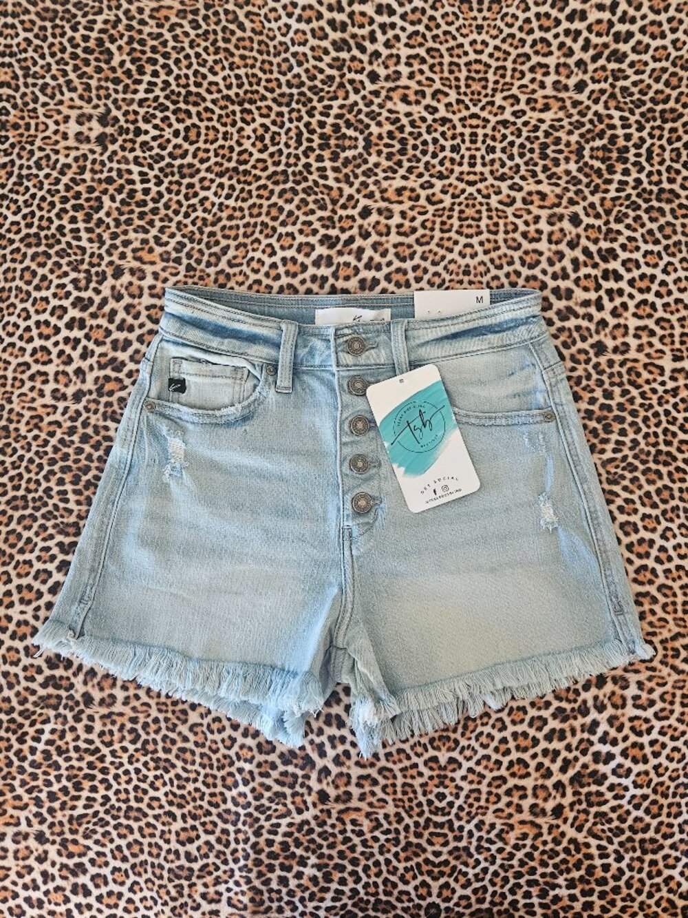 KanCan Bella High‑Rise Denim Shorts Light Wash, Frayed Hem, Distressed Size M